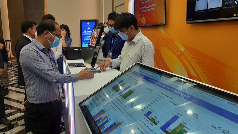 Giới thiệu các giải pháp kinh tế số tại Diễn đàn kinh tế Thành phố Hồ Chí Minh.