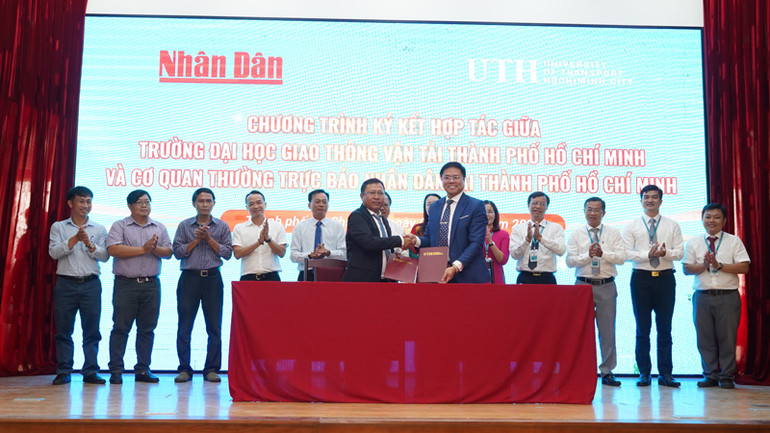 Cơ quan Thường trực Báo Nhân Dân tại Thành phố Hồ Chí Minh và Trường đại học Giao thông vận tải Thành phố Hồ Chí Minh ký kết thỏa thuận hợp tác Cơ quan Thường trực Báo Nhân Dân tại Thành phố Hồ Chí Minh và Trường đại học Giao thông vận tải Thành phố Hồ Chí Minh ký kết thỏa thuận hợp tác