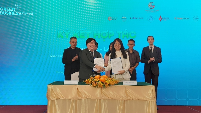 Lễ ký kết biên bản ghi nhớ hợp tác giữa các doanh nghiệp.