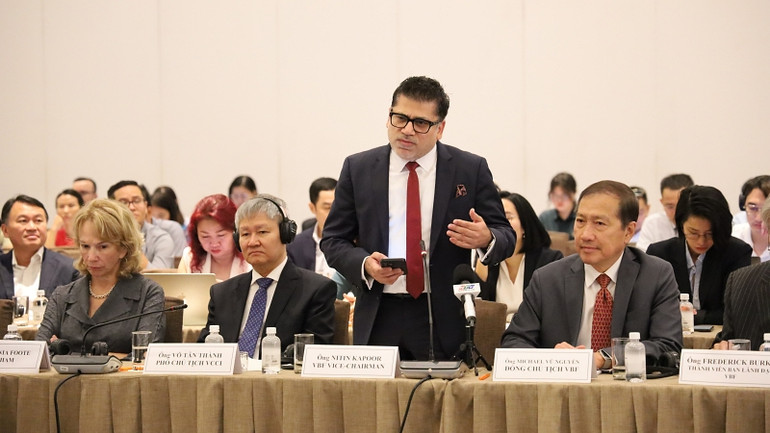 Đại biểu phát biểu ý kiến tại buổi đối thoại.