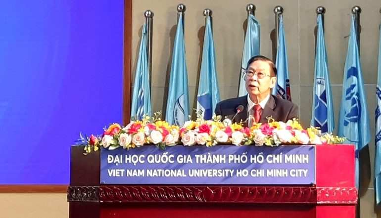 Giáo sư, Tiến sĩ, bác sĩ Đặng Vạn Phước, Hiệu trưởng danh dự Trường đại học Khoa học sức khỏe phát biểu tại lễ khai giảng.