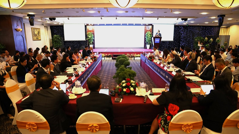 Quang cảnh diễn đàn.