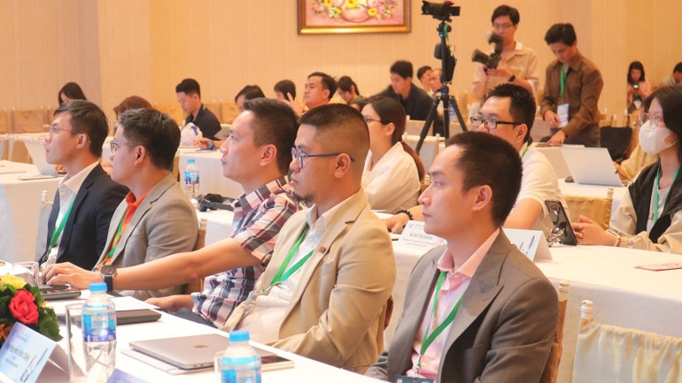 Các đại biểu tham dự hội thảo.