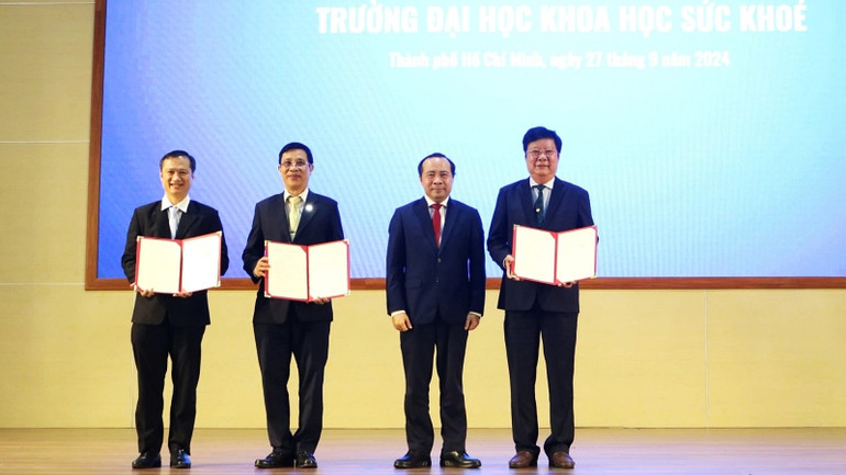Trường đại học Khoa học sức khỏe ra mắt Ban Giám hiệu lâm thời.