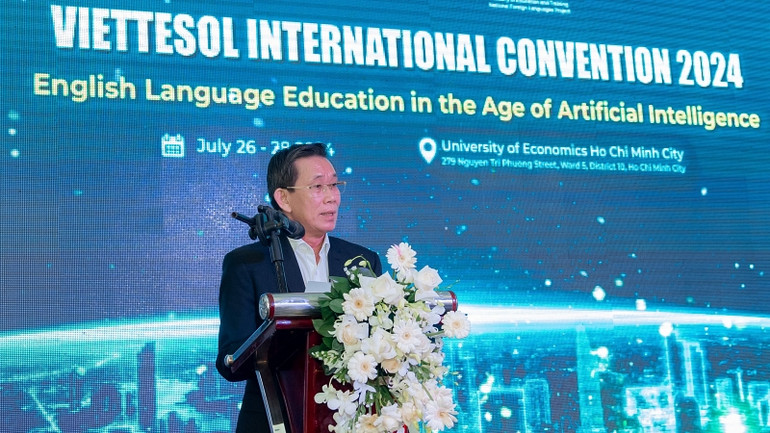 Giáo sư, Tiến sĩ Sử Đình Thành, Giám đốc Đại học Kinh tế Thành phố Hồ Chí Minh.