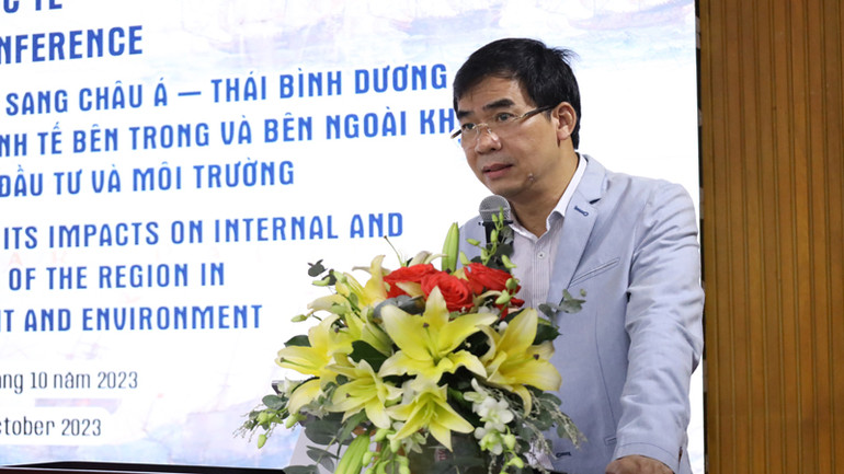 Tiến sĩ Lê Trường Sơn, Hiệu trưởng Trường đại học Luật Thành phố Hồ Chí Minh phát biểu tại hội thảo.