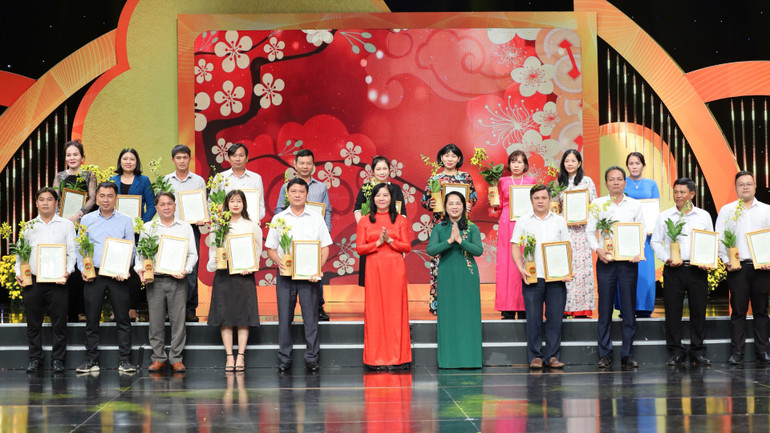 Các nhà hảo tâm, các đơn vị, tổ chức ủng hộ chương trình “Tết Nghĩa tình-Xuân Quý Mão năm 2023”.