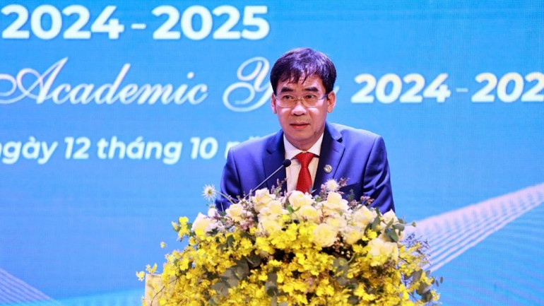 Tiến sĩ Lê Trường Sơn, Hiệu trưởng Trường đại học Luật Thành phố Hồ Chí Minh phát biểu tại Lễ khai giảng.