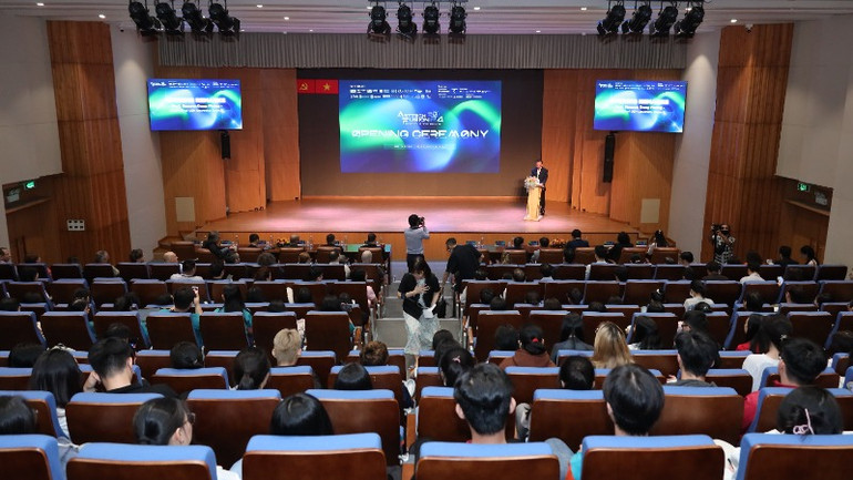 Quang cảnh lễ khai mạc ArtTech Fusion 2024.