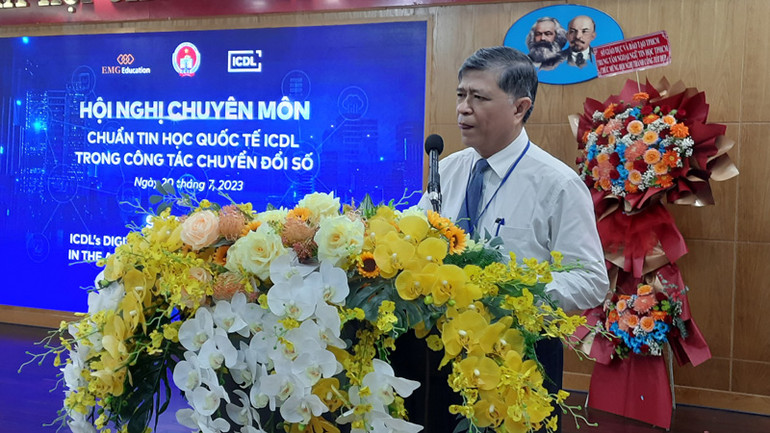 Ông Nguyễn Văn Hiếu, Giám đốc Sở Giáo dục và Đào tạo Thành phố Hồ Chí Minh phát biểu tại hội nghị.