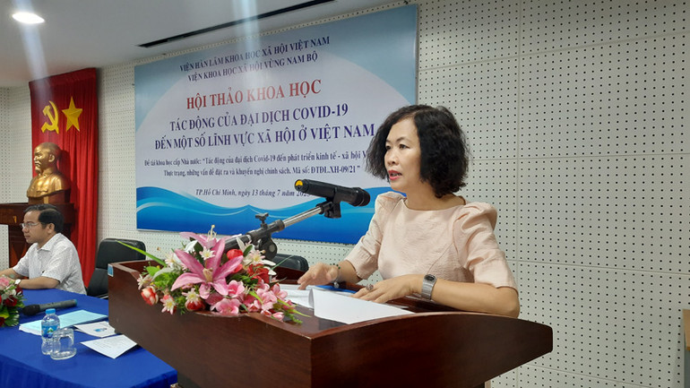 Phó Giáo sư, Tiến sĩ Trần Thị Lan Hương, Trưởng Ban Quản lý khoa học, Viện Hàn lâm Khoa học xã hội Việt Nam phát biểu tại hội thảo.