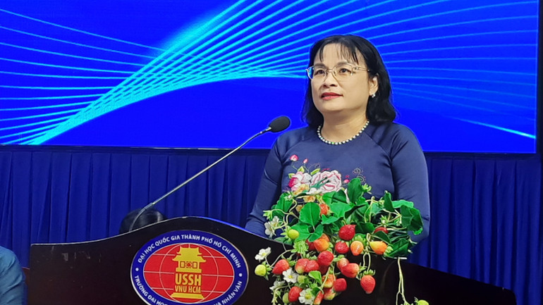 Phó Giáo sư, Tiến sĩ Ngô Thị Phương Lan, Hiệu trưởng Trường Đại học Khoa học xã hội và Nhân văn phát biểu tại tọa đàm. Phó Giáo sư, Tiến sĩ Ngô Thị Phương Lan, Hiệu trưởng Trường Đại học Khoa học xã hội và Nhân văn phát biểu tại tọa đàm.