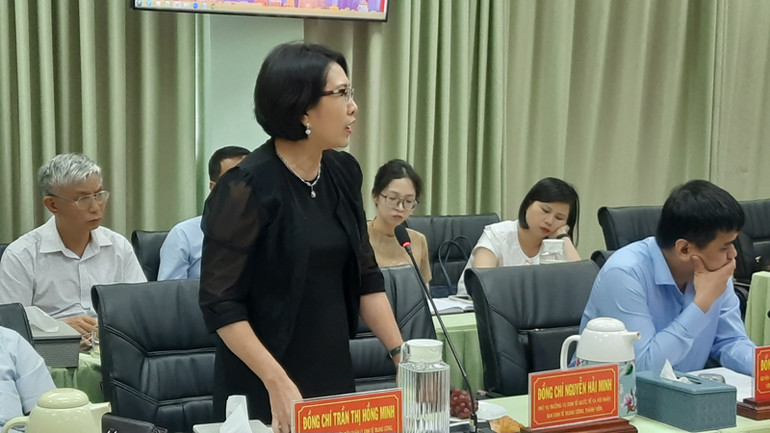 Đại biểu phát biểu ý kiến tại buổi làm việc.