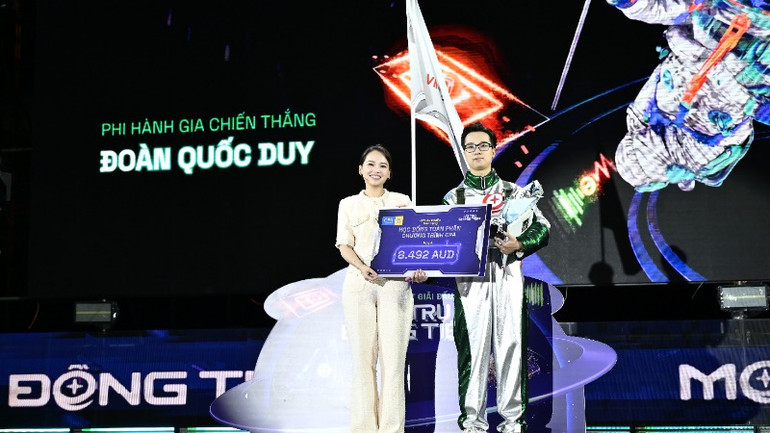 Đoàn Quốc Duy (Trường đại học VinUni) chính thức trở thành “Ngôi sao Vũ trụ Đồng tiền của năm 2024”. Đoàn Quốc Duy (Trường đại học VinUni) chính thức trở thành “Ngôi sao Vũ trụ Đồng tiền của năm 2024”.