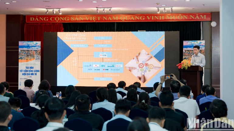 Đại diện Ban Quản lý Quỹ Chia sẻ rủi ro (RSF) trình bày về quỹ và cách thức triển khai phát hành bảo lãnh.