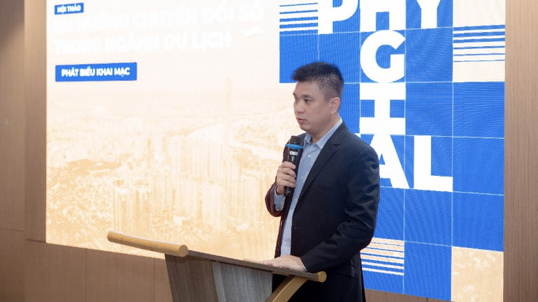 Phó Giáo sư, Tiến sĩ Bùi Quang Hùng, Phó Giám đốc Đại học Kinh tế Thành phố Hồ Chí Minh phát biểu tại hội thảo.