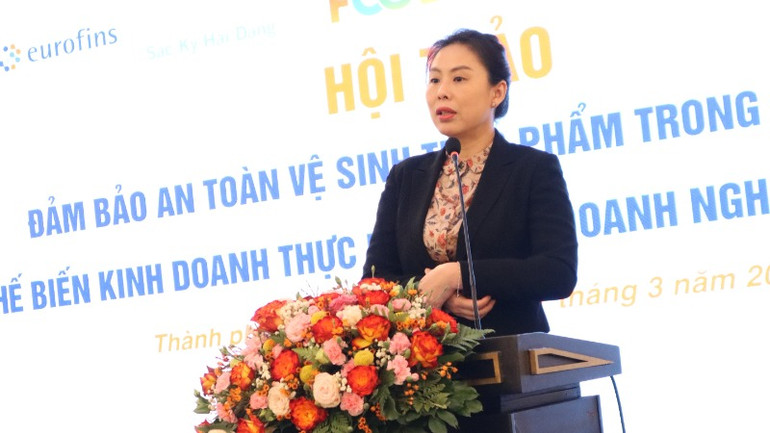 Bà Hồ Thị Quyên, Phó Giám đốc Trung tâm Xúc tiến Thương mại và Đầu tư Thành phố Hồ Chí Minh phát biểu tại hội thảo.