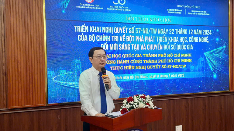 Đồng chí Huỳnh Thành Đạt, Phó Trưởng Ban Tuyên giáo và Dân vận Trung ương phát biểu tại hội thảo.