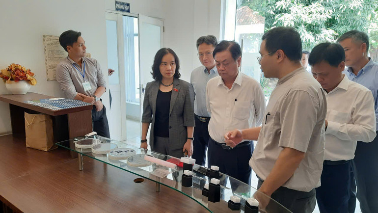 Phó Chủ tịch Quốc hội Lê Minh Hoan cùng Đoàn công tác tham quan các đơn vị trực thuộc Khu công nghệ cao Thành phố Hồ Chí Minh.