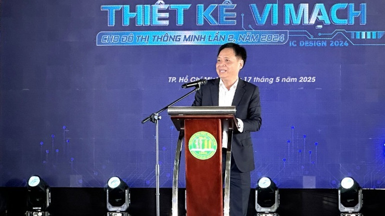 Phó Giáo sư, Tiến sĩ Lê Quốc Cường, Phó Trưởng Ban Quản lý Khu Công nghệ cao Thành phố Hồ Chí Minh phát biểu tại lễ trao giải.