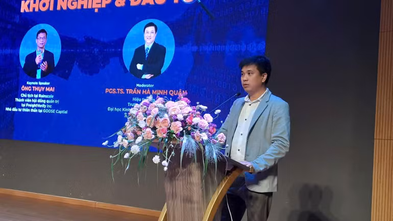 Phó Giáo sư, Tiến sĩ Bùi Quang Hùng, Phó Giám đốc Đại học Kinh tế Thành phố Hồ Chí Minh phát biểu.