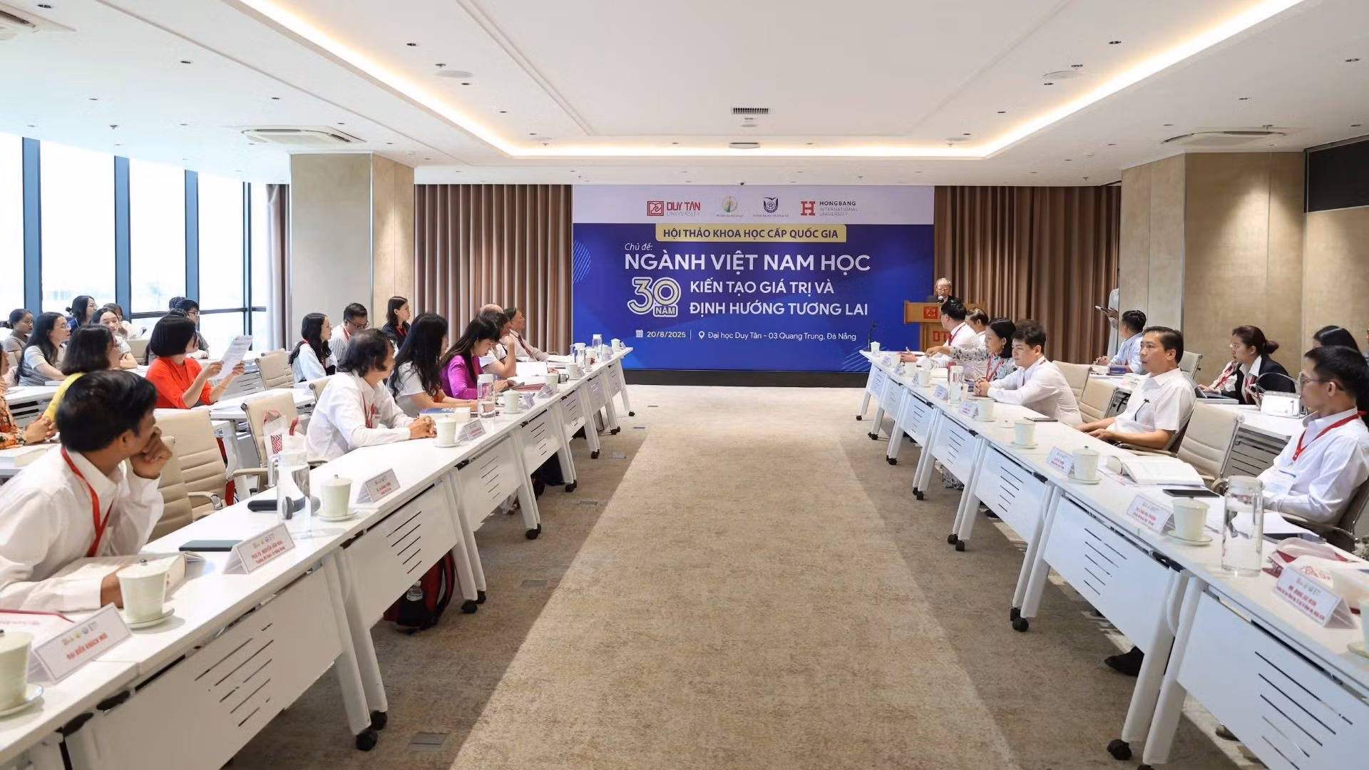 Hội thảo "Ngành Việt Nam học-30 năm kiến tạo giá trị và định hướng tương lai”.