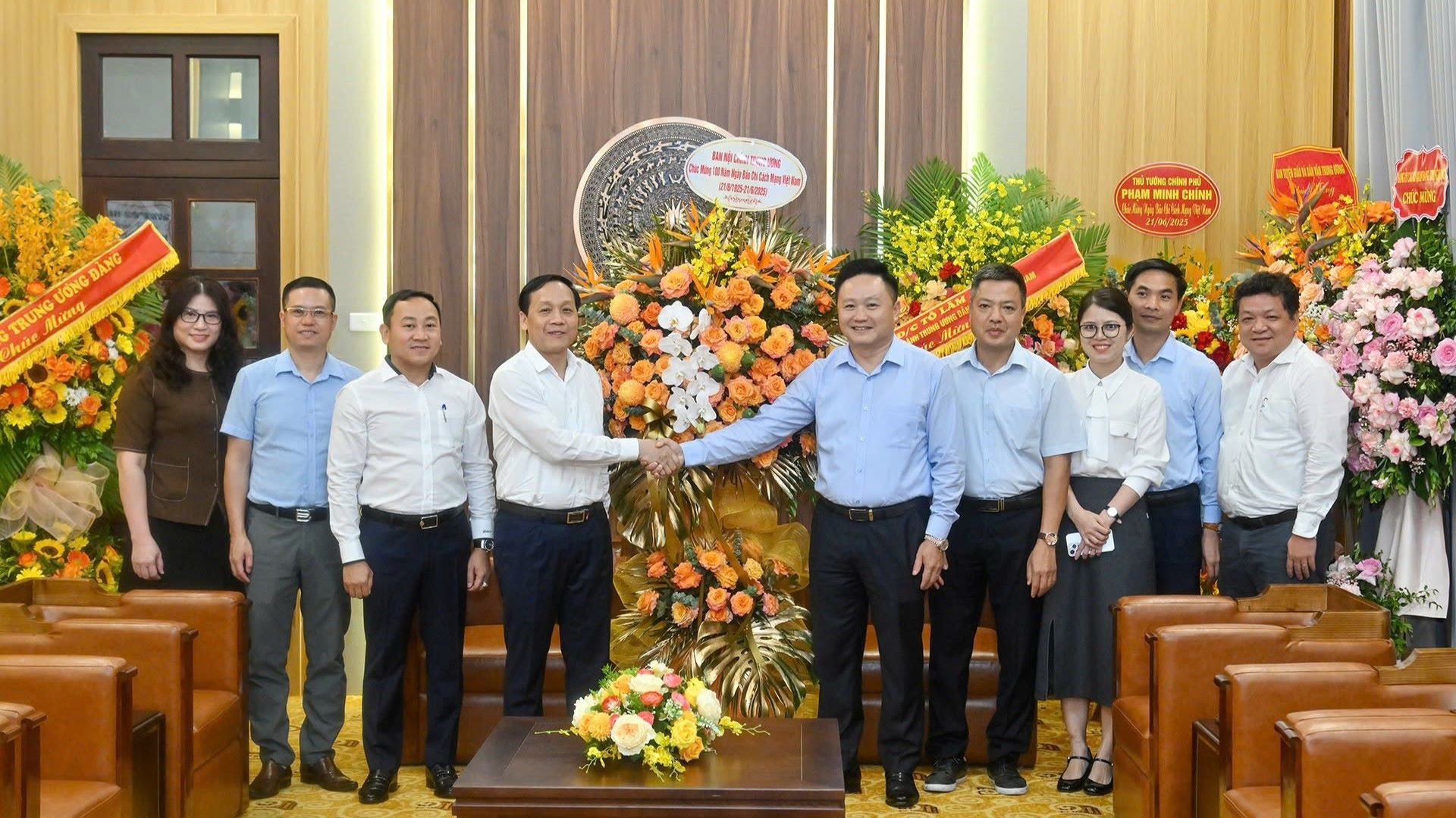 Đoàn đại biểu Ban Nội chính Trung ương do Phó Trưởng Ban Nguyễn Thanh Hải đã đến thăm và chúc mừng Báo Nhân Dân. Tiếp đoàn là Phó Tổng Biên tập Phan Văn Hùng. ggc1961.jpg