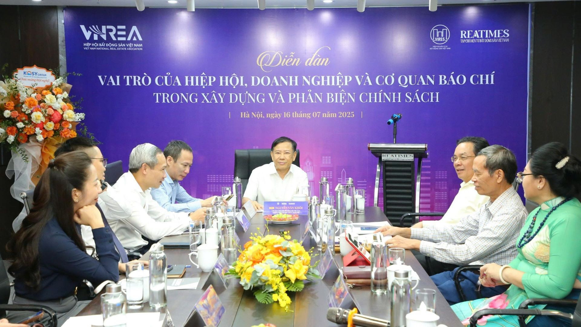 Diễn đàn thu hút các chuyên gia, các nhà khoa học, nhà quản lý và báo chí tham dự. 
