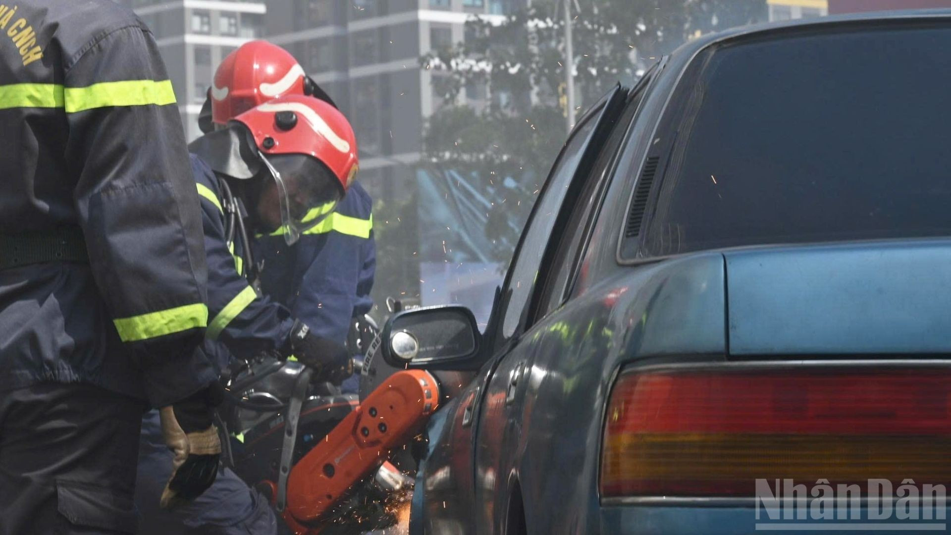 Diễn tập huy động hơn 3.000 người cùng 100 phương tiện các loại, trong đó có nhiều trang thiết bị chuyên dụng.