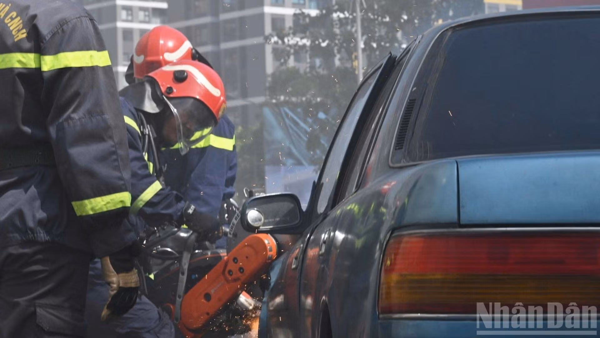 Diễn tập huy động hơn 3.000 người cùng 100 phương tiện các loại, trong đó có nhiều trang thiết bị chuyên dụng.