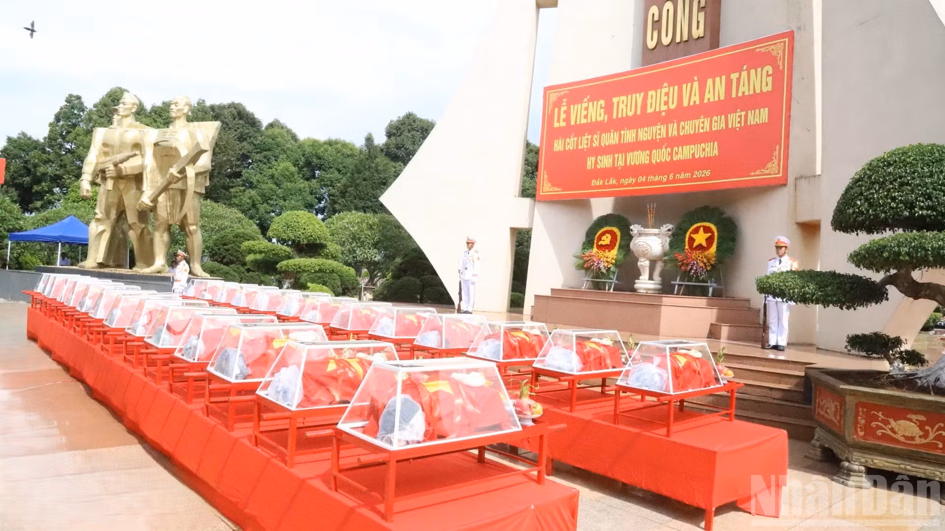 C&aacute;c h&agrave;i cốt liệt sĩ qu&acirc;n t&igrave;nh nguyện v&agrave; chuy&ecirc;n gia Việt Nam hy sinh tại Vương quốc Campuchia được Đội K51 t&igrave;m kiếm v&agrave; quy tập trong m&ugrave;a kh&ocirc; 2025-2026. (Ảnh: B&aacute;o Nh&acirc;n D&acirc;n)