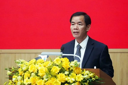 Đồng chí Nguyễn Văn Phương, Bí thư Tỉnh ủy Quảng Trị phát biểu chỉ đạo tại kỳ họp.