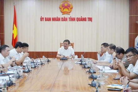 Chủ tịch Ủy ban nhân dân tỉnh Quảng Trị Trần Phong chủ trì buổi làm việc với các ngành, đơn vị liên quan, nghe báo cáo các dự án chậm tiến độ trên địa bàn. 