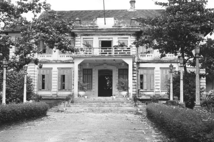 Dinh tỉnh trưởng Quảng Trị, nơi cờ đỏ sao vàng được Chính quyền cách mạng cắm trên nóc ngày 23/8/1945. (Ảnh tư liệu)