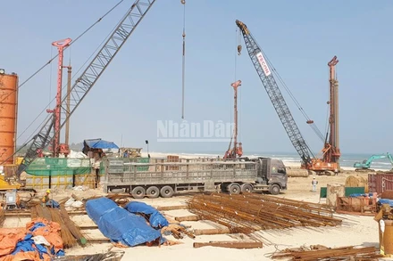 Dự án Khu bến cảng Mỹ Thủy đang được nhà đầu tư khẩn trương thi công.