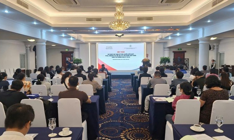 Quang cảnh hội thảo “Cập nhật quy định về tiêu chuẩn kiểm soát PFAS, Mineral Oil đối với các sản phẩm xuất khẩu sang thị trường Hoa Kỳ và EU”.