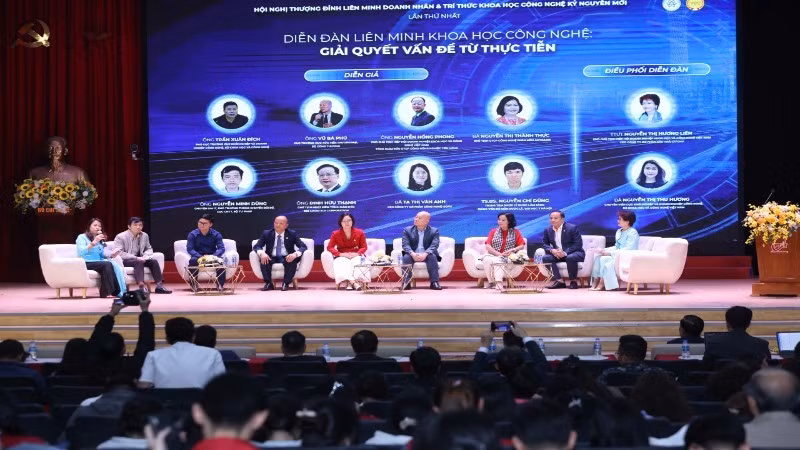 Toàn cảnh hội nghị.