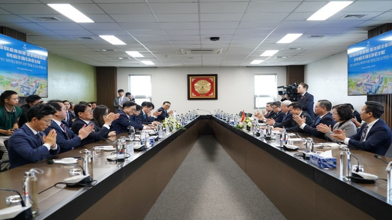 Quang cảnh buổi làm việc tại VKIST của Chủ tịch Quốc hội Hàn Quốc Woo Won Shik.