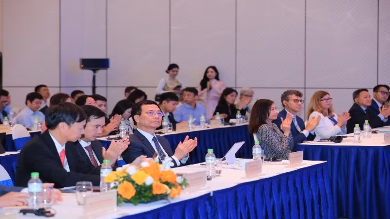 Lãnh đạo Bộ Khoa học và Công nghệ tham dự diễn đàn.