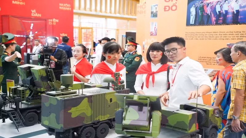 Triển lãm thu hút đông đảo giới trẻ tham quan.