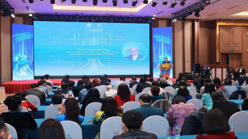 Toàn cảnh diễn đàn.