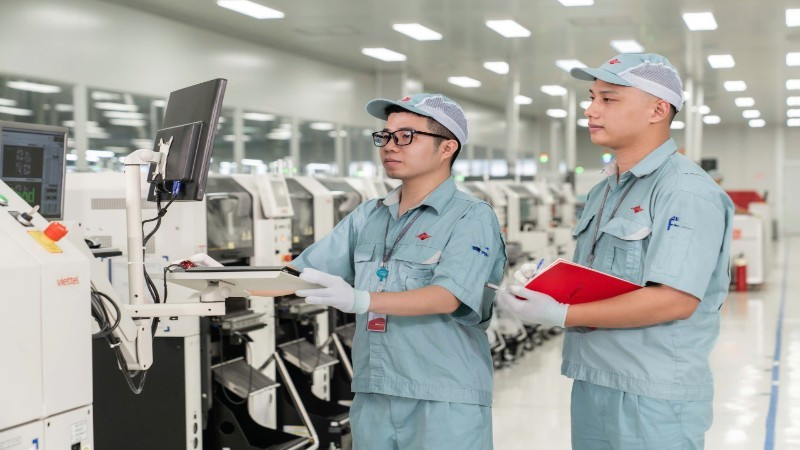 Sản xuất sản phẩm công nghệ cao tại Tổng công ty Sản xuất thiết bị Viettel.