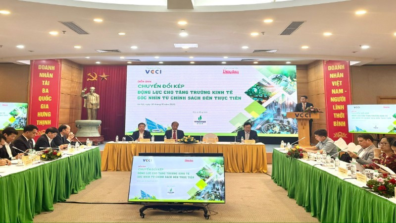 Quang cảnh Diễn đàn.