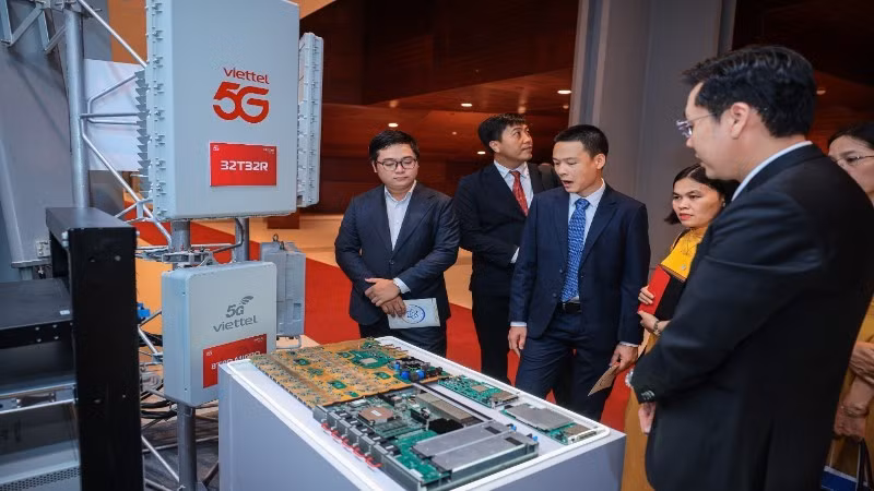 Trình diễn sản phẩm công nghệ chiến lược tại sự kiện do Bộ Khoa học và Công nghệ tổ chức.