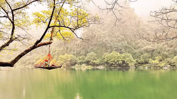 Trải nghiệm nghỉ ngơi trên hồ Lân Ty.