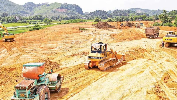 Giải phóng mặt bằng thuận lợi, hạ tầng Cụm công nghiệp Yên Lạc ở xã Phú Lương được triển khai nhanh.