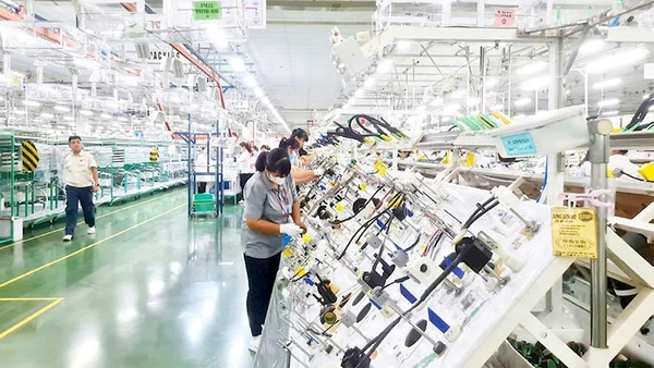 Sản xuất linh kiện điện tử tại Khu công nghiệp Đông Mia, Quảng Ninh.