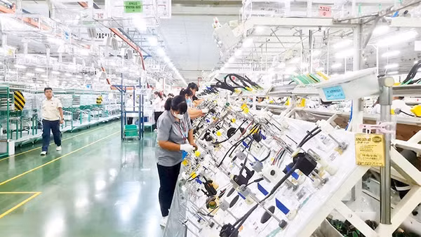 Sản xuất linh kiện điện tử tại Khu công nghiệp Đông Mia, Quảng Ninh.