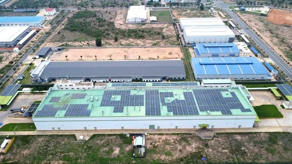 Một nhà máy lắp điện mặt trời mái nhà tại Đồng Nai.