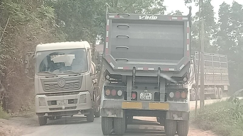 Ô nhiễm nghiêm trọng từ khai thác đất trên tuyến đường 269B ở Thái Nguyên